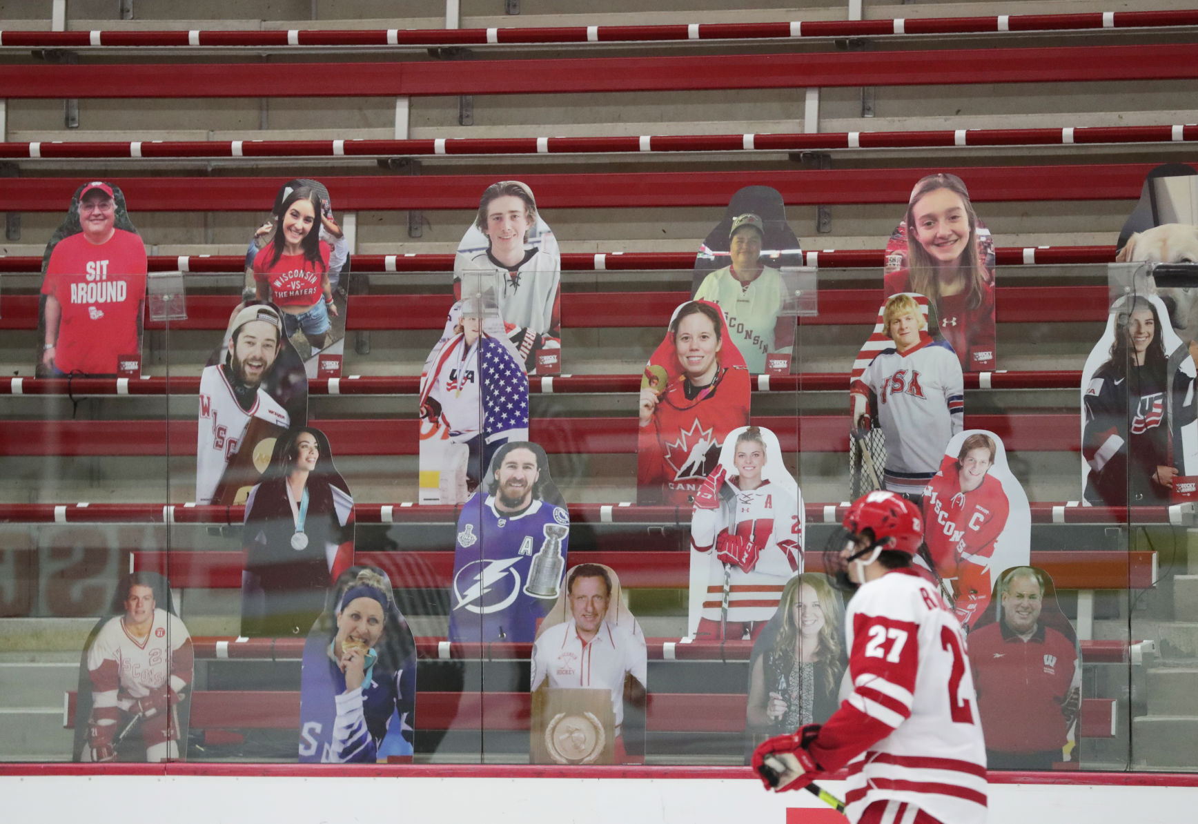 15BadgersHockey1335AJA-11232020202827